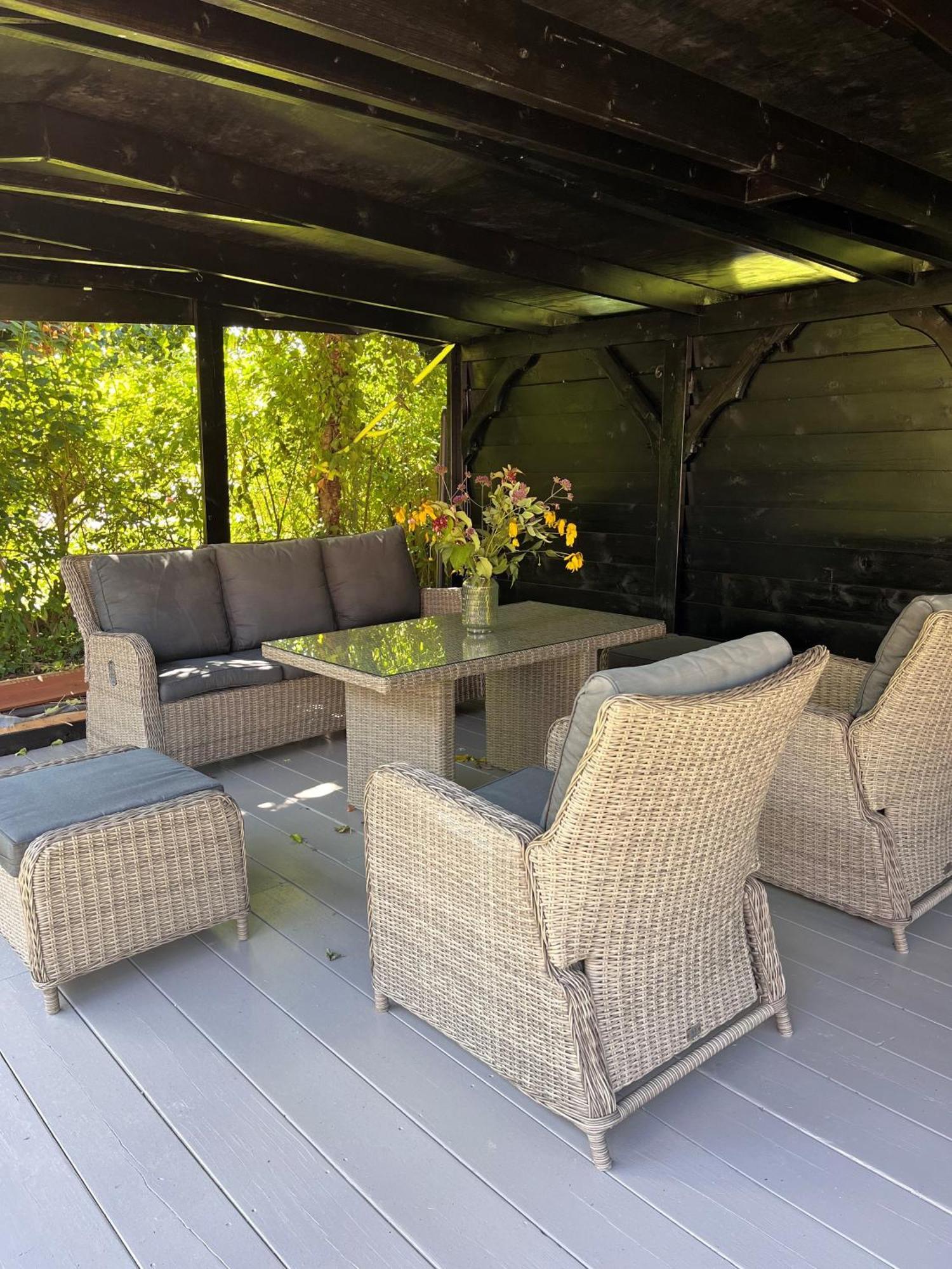 Cosy Vacation Home With Large Fenced Garden Броунисе Екстериор снимка